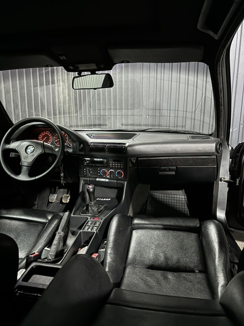 BMW 530: 1992 г., 2.5 л, Механика, Бензин, Седан: фото 3