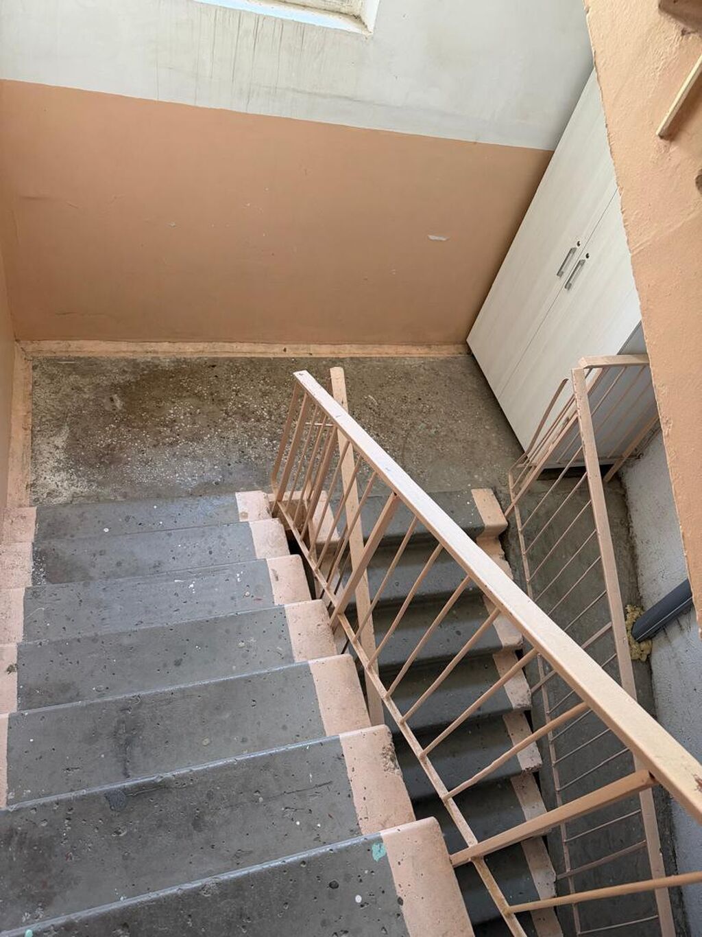 2 комнаты, 38 м², Киргизия 1 105 серия, 2 этаж, Старый ремонт: фото 6