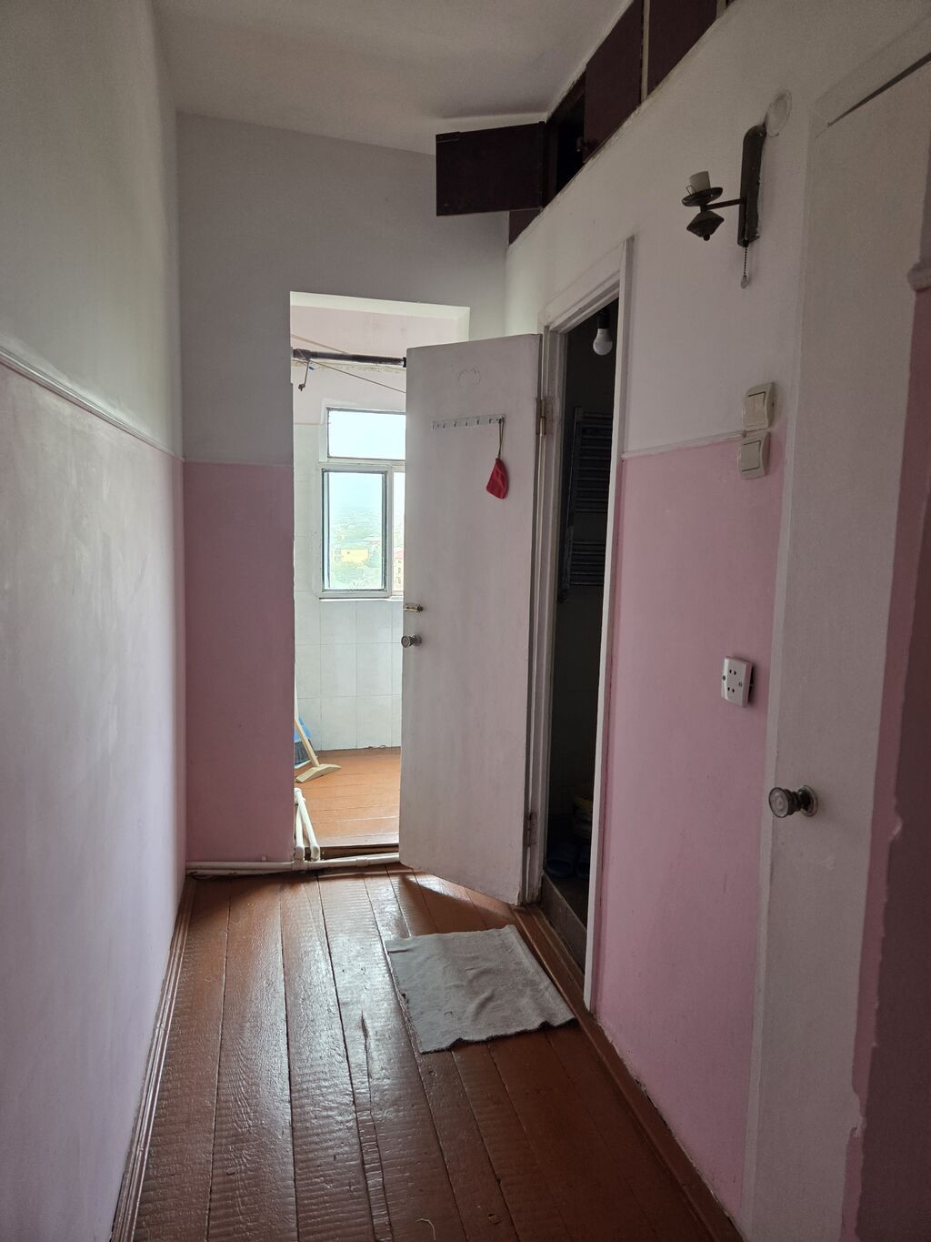 Yalnız xanimlar. Sumqayıt şəhəri.6 cı mik.ev 27. Balkon məscidə