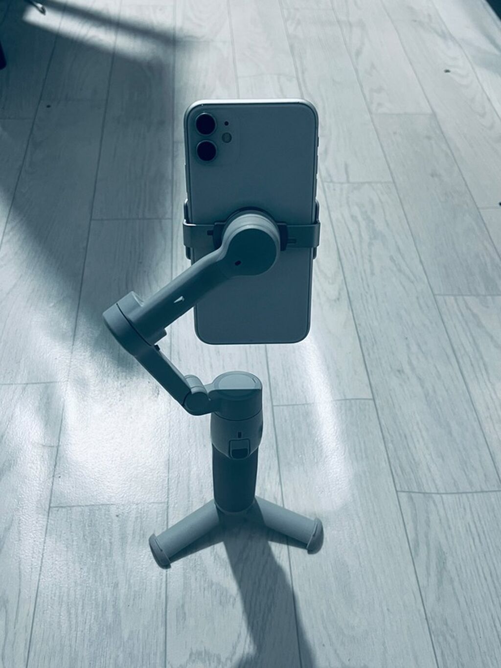 DJI Osmo Mobile 7 — компактный 3-осевой стабилизатор для смартфона: фото 3