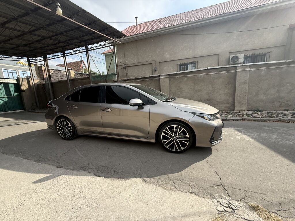 Toyota Corolla: 2021 г., 1.8 л, Автомат, Гибрид, Седан: фото 5