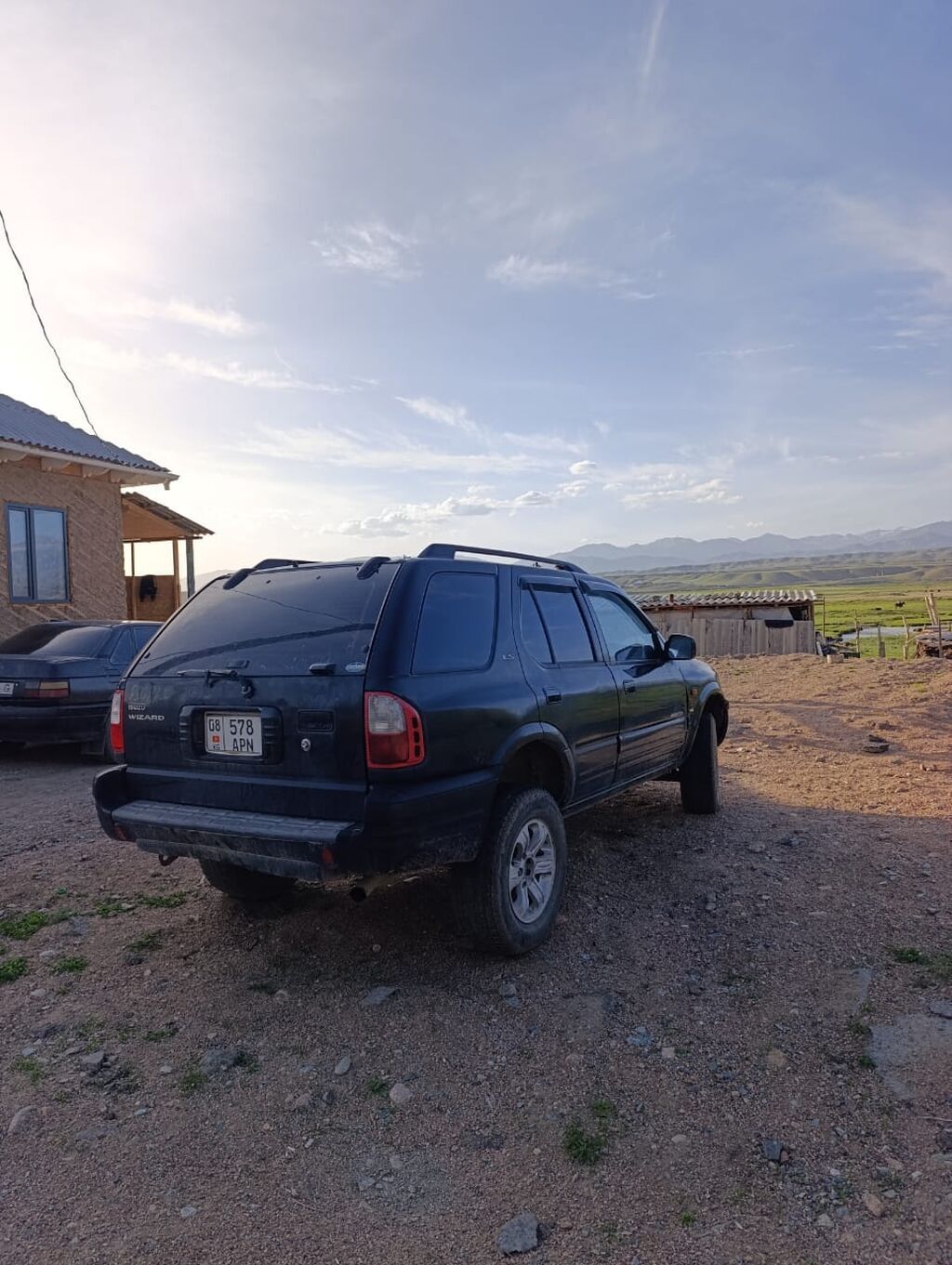 Isuzu Wizard: 2000 г., 3.2 л, Автомат, Бензин, Внедорожник: фото 2