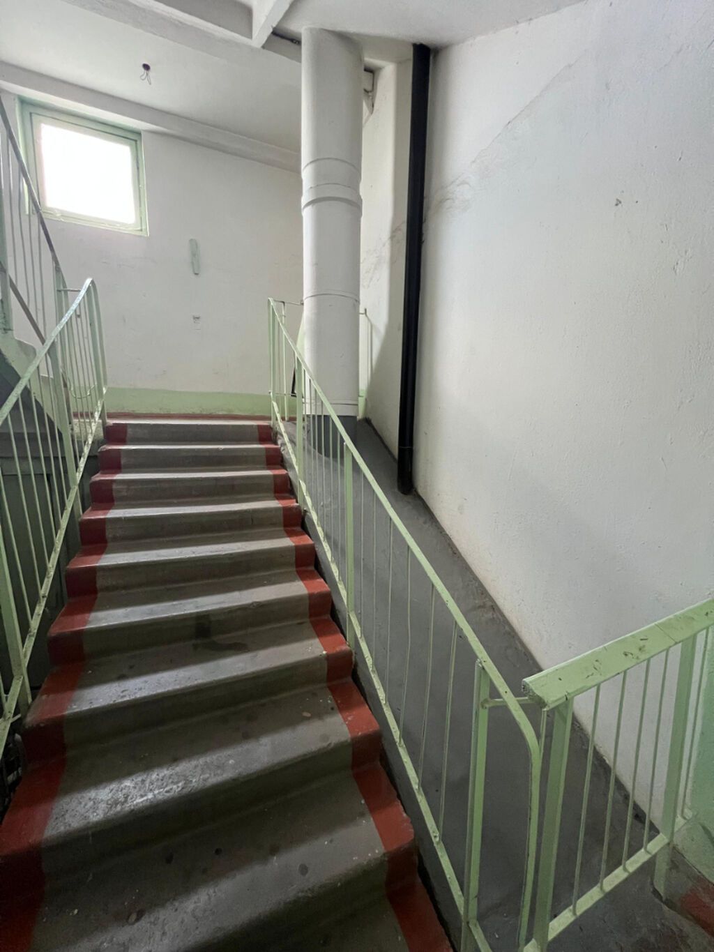 4 комнаты, 90 м², 12 мкр 106 серия, 1 этаж, Требуется ремонт: фото 7