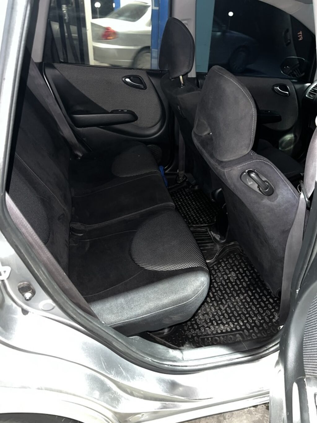 Honda Fit: 2003 г., 1.5 л, Автомат, Бензин, Хэтчбэк — фото 6