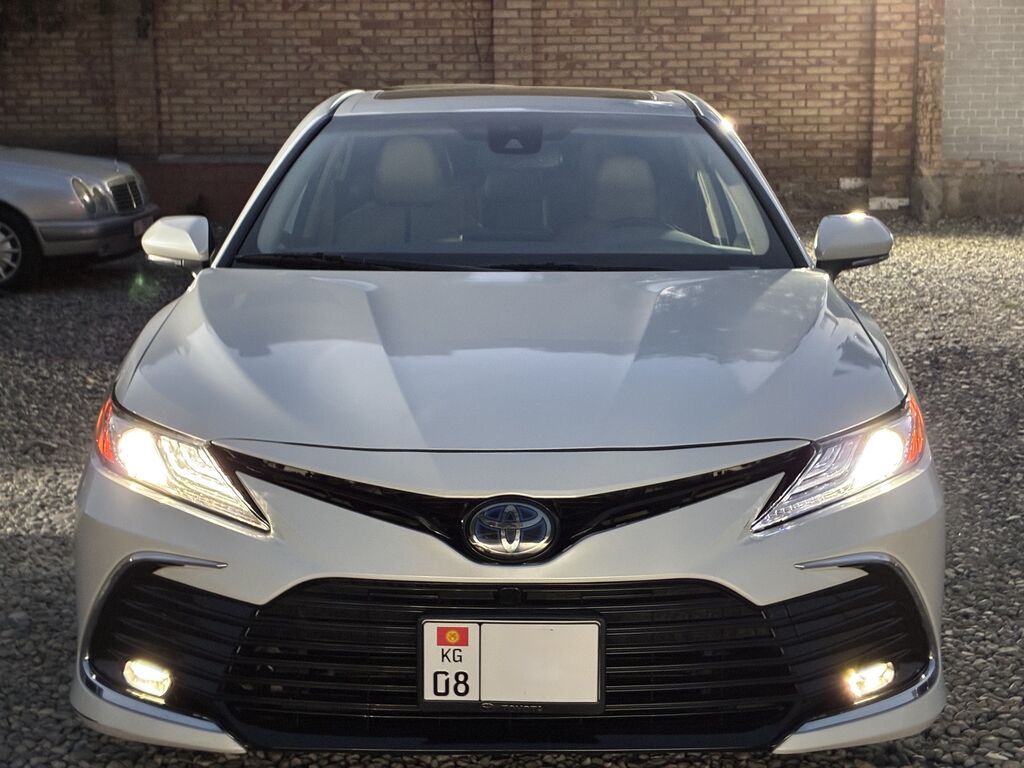 Toyota Camry: 2021 г., 2.5 л, Автомат, Гибрид, Седан: фото 3