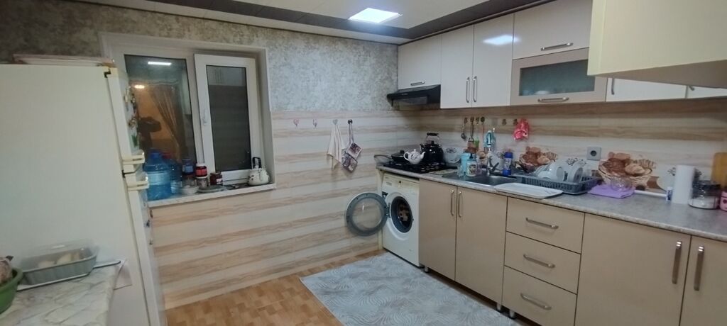 Bakı, Qaraçuxur qəs., 200 kv. m, 7 otaqlı, İnternet, Telefon, Qaz
