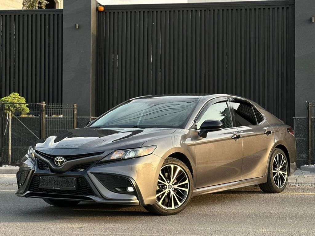 Toyota Camry: 2021 г., 2.5 л, Автомат, Бензин, Седан: фото 2