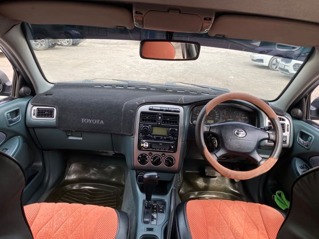 Toyota Avensis: 2002 г., Механика, Бензин, Хэтчбэк: фото 5