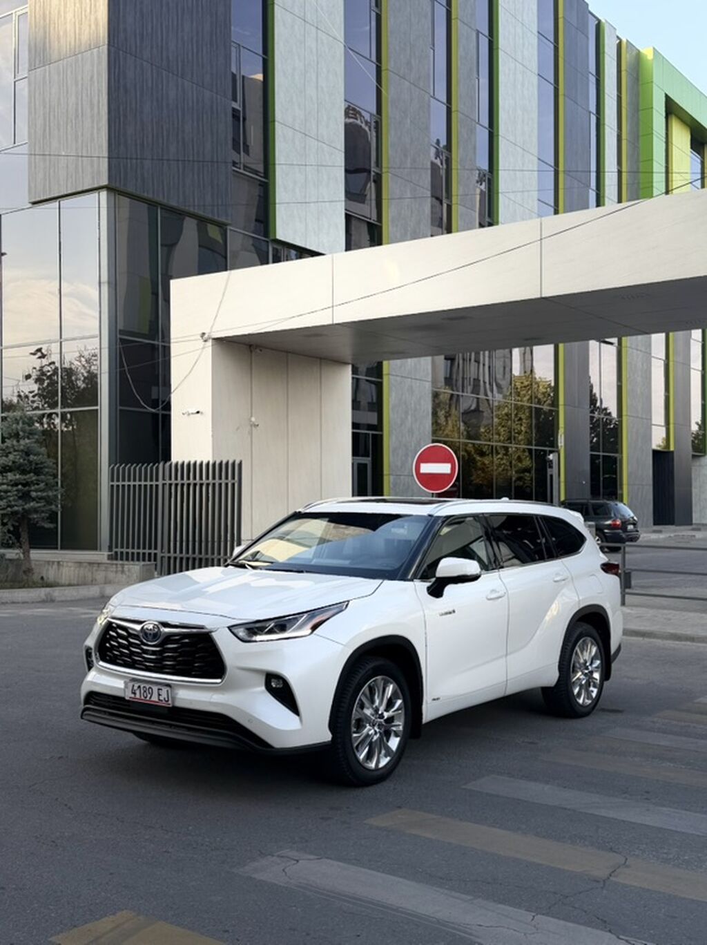 Toyota Highlander: 2021 г., Гибрид, Кроссовер: фото 3