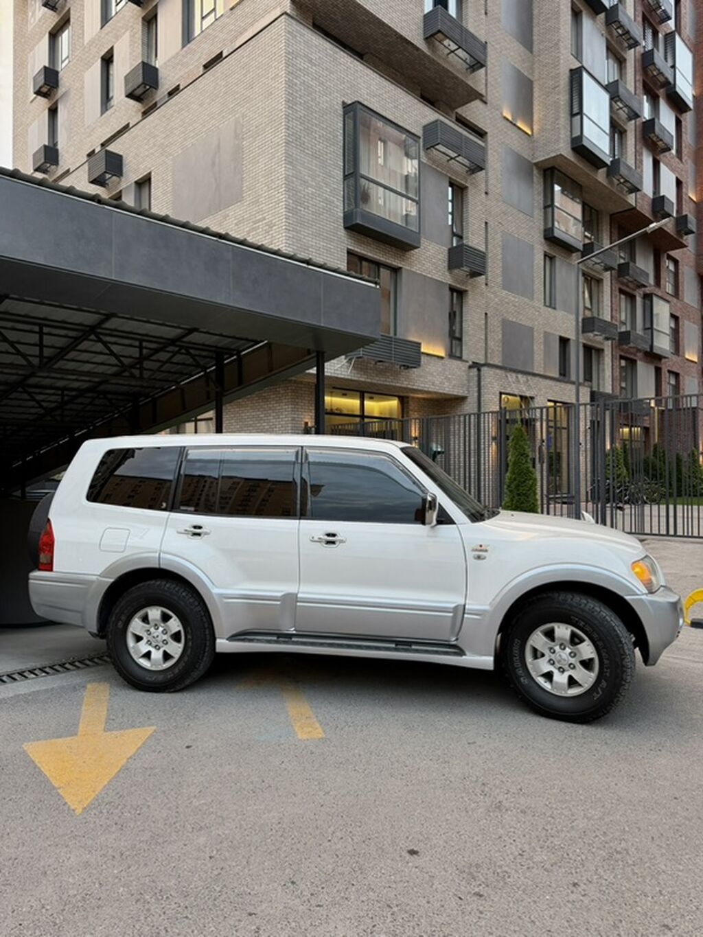 Mitsubishi Pajero: 2003 г., 3 л, Автомат, Бензин, Внедорожник: фото 2