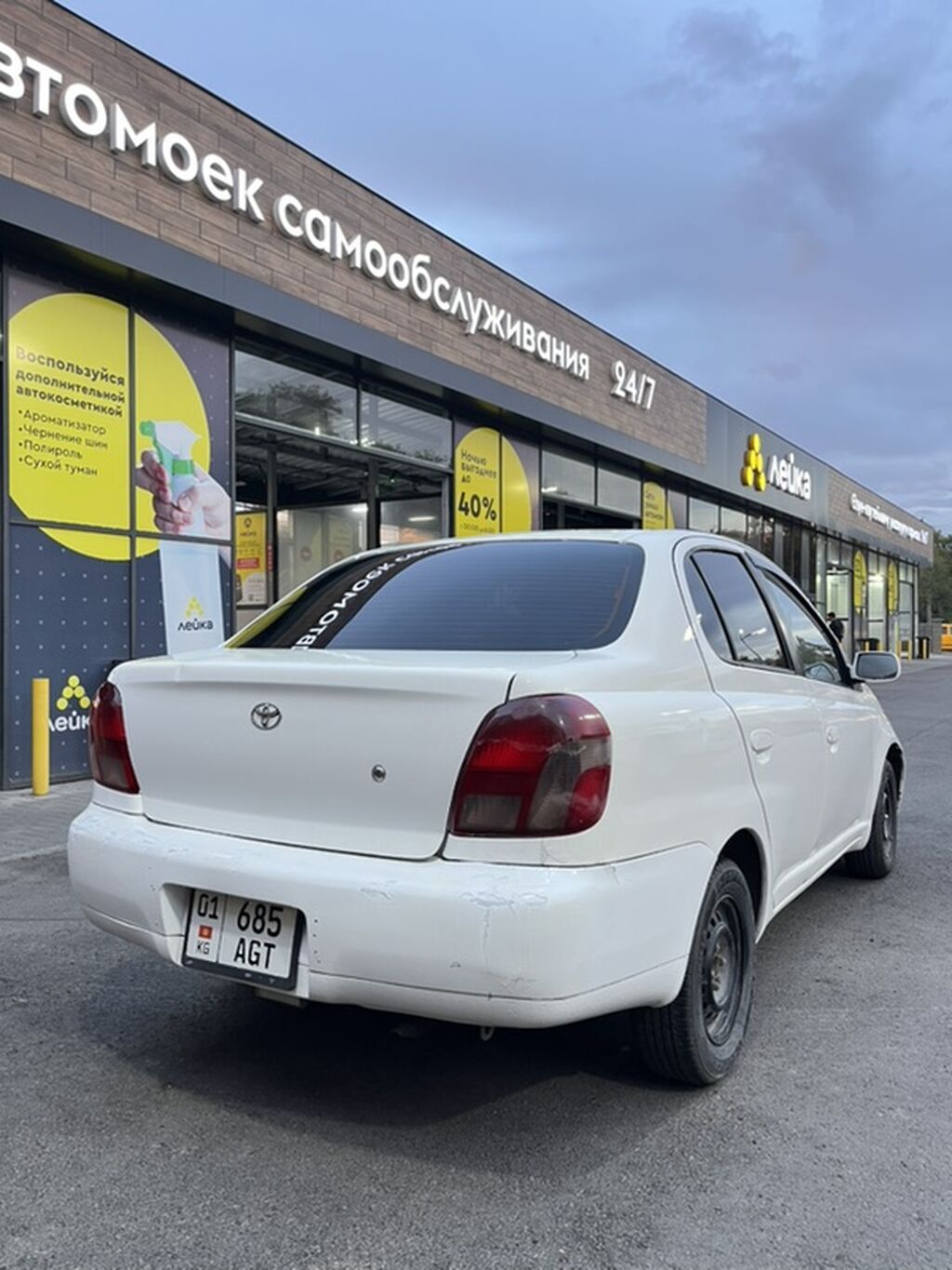 Toyota Platz: 2000 г., 1 л, Автомат, Бензин, Седан: фото 4