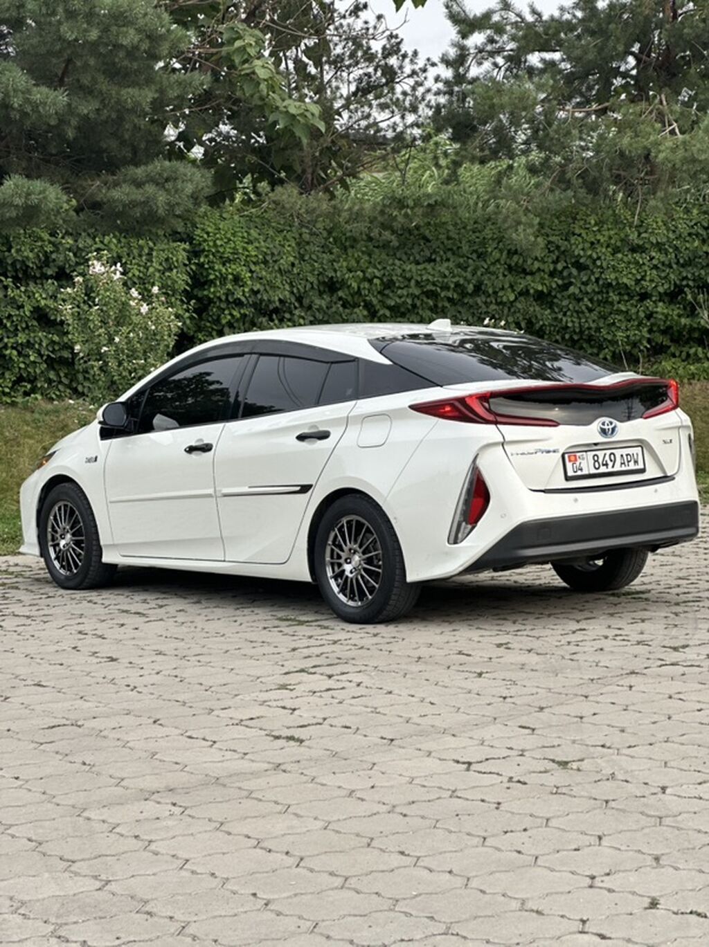 Toyota Prius: 2017 г., 1.8 л, Вариатор, Гибрид, Лифтбек: фото 6