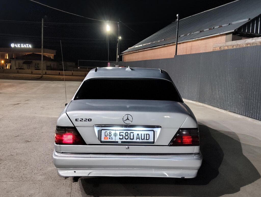 Mercedes-Benz W124: 1994 г., 2.2 л, Механика, Бензин, Седан: фото 8