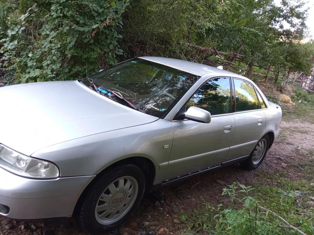 Audi A4: 2000 г., 1.8 л, Автомат, Бензин, Седан: фото 5
