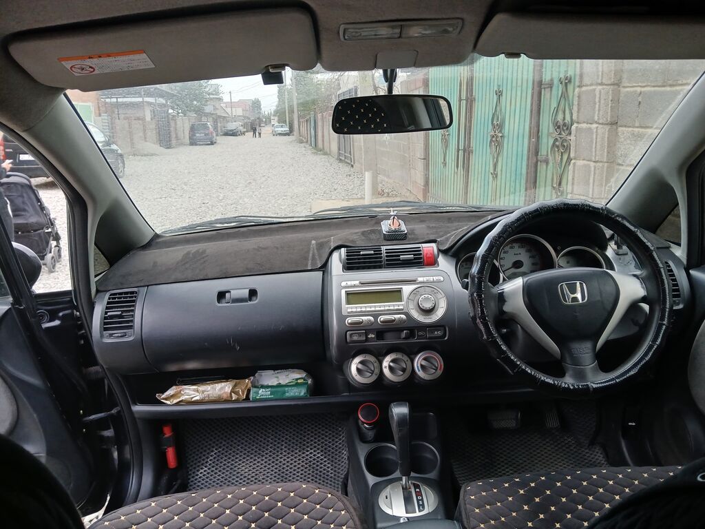Honda Fit: 2004 г., 1.3 л, Вариатор, Бензин, Хэтчбэк: фото 6