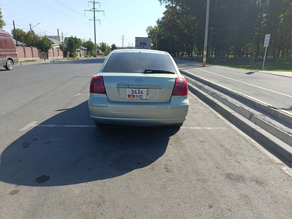 Toyota Avensis: 2003 г., 1.8 л, Механика, Бензин, Седан: фото 5