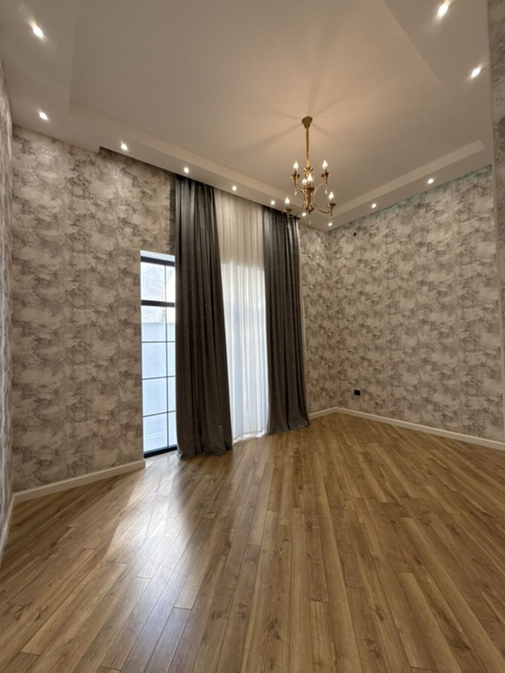 5 otaqlı, 216 kv. m, Yeni təmirli