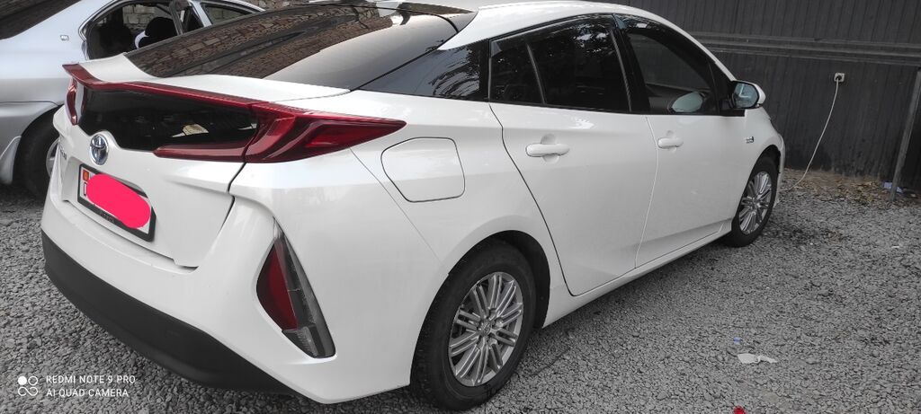 Toyota Prius: 2017 г., 1.8 л, Вариатор, Гибрид, Лифтбек: фото 3