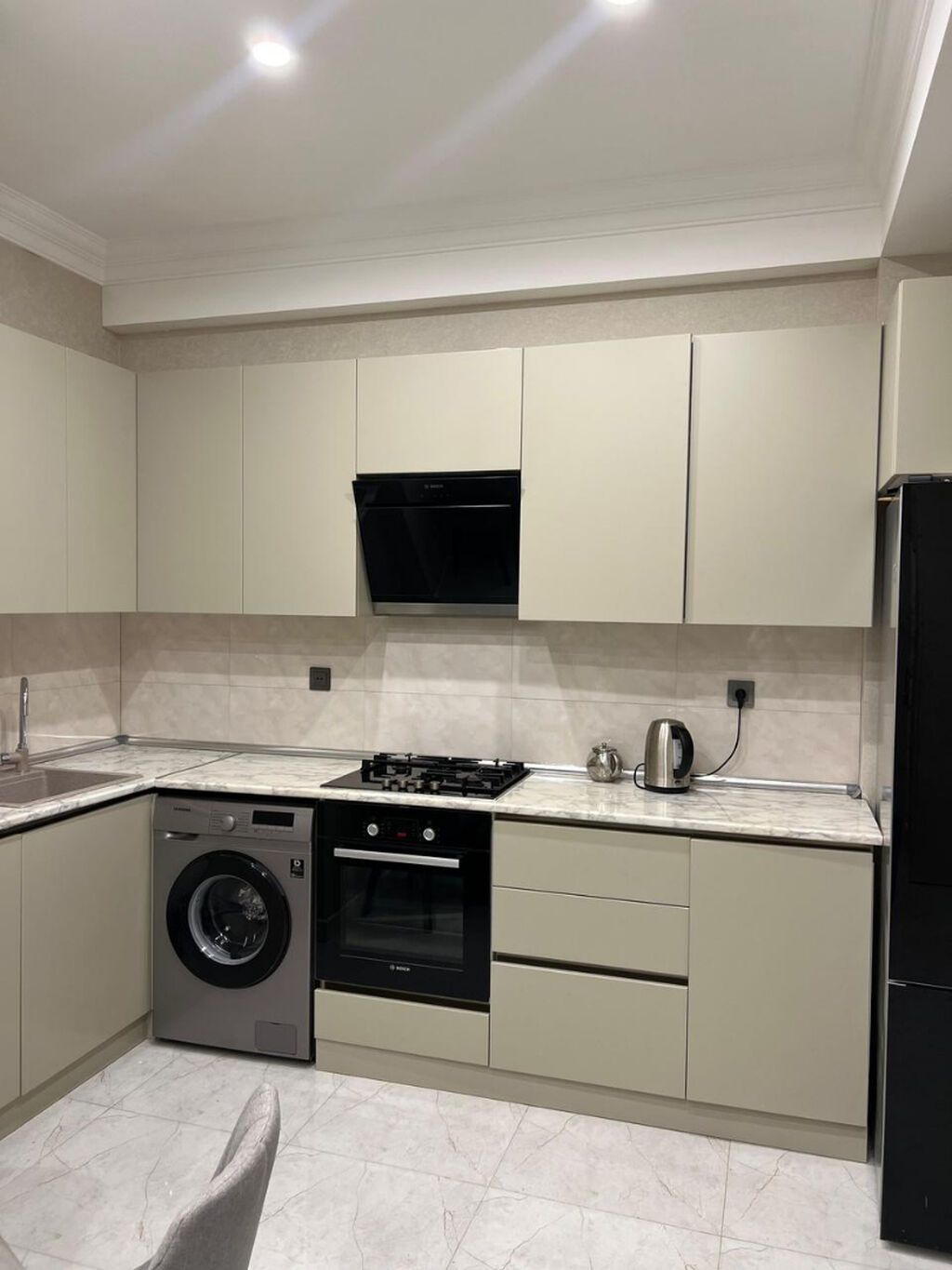 🏢 Heydər Əliyev Mərkəzinin yanında, YENİ TƏMİRLİ 3 otaqlı geniş mənzil