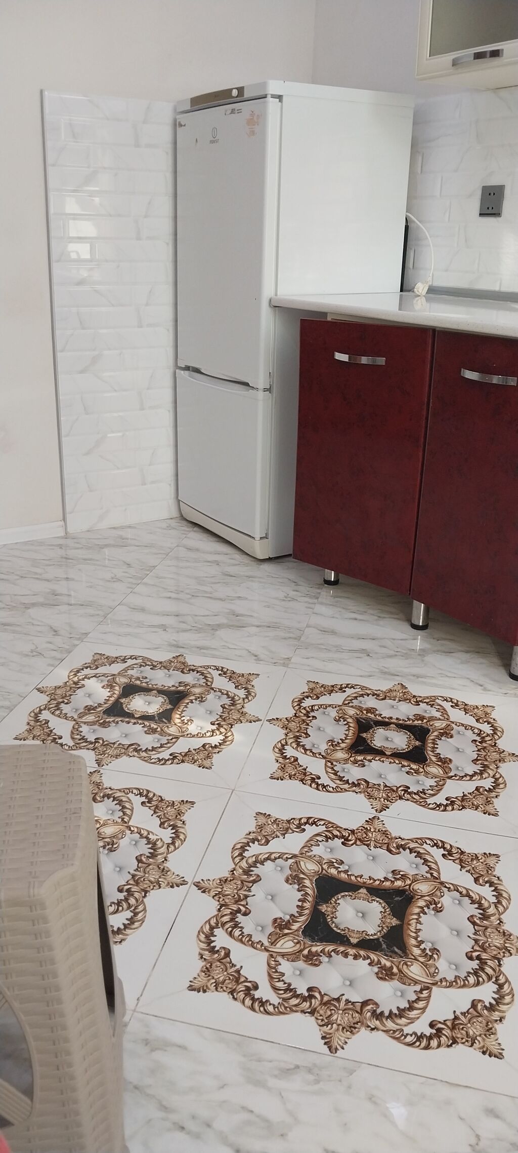 Kirayə mənzil – 2-ci mərtəbə, ayrı giriş - 2 otaqlı plan: geniş qonaq