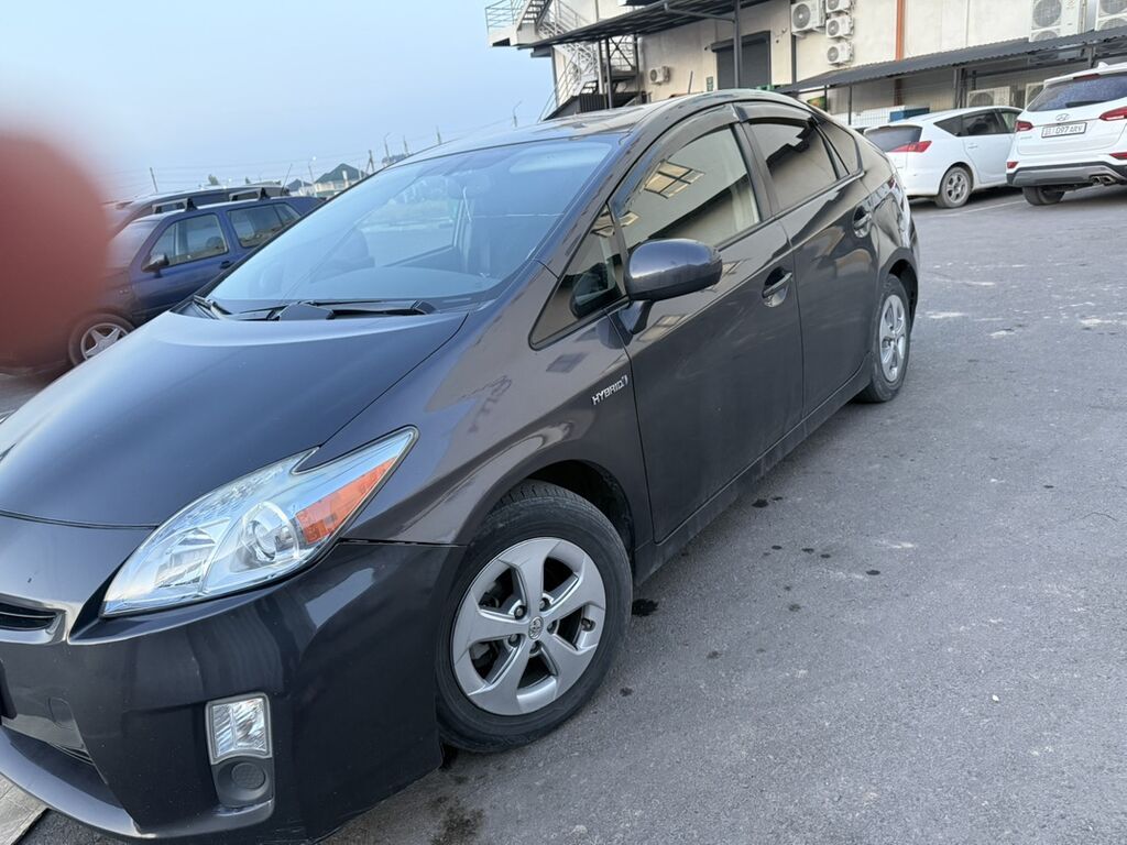 Toyota Prius: 2011 г., 1.8 л, Вариатор, Гибрид, Хэтчбэк: фото 3
