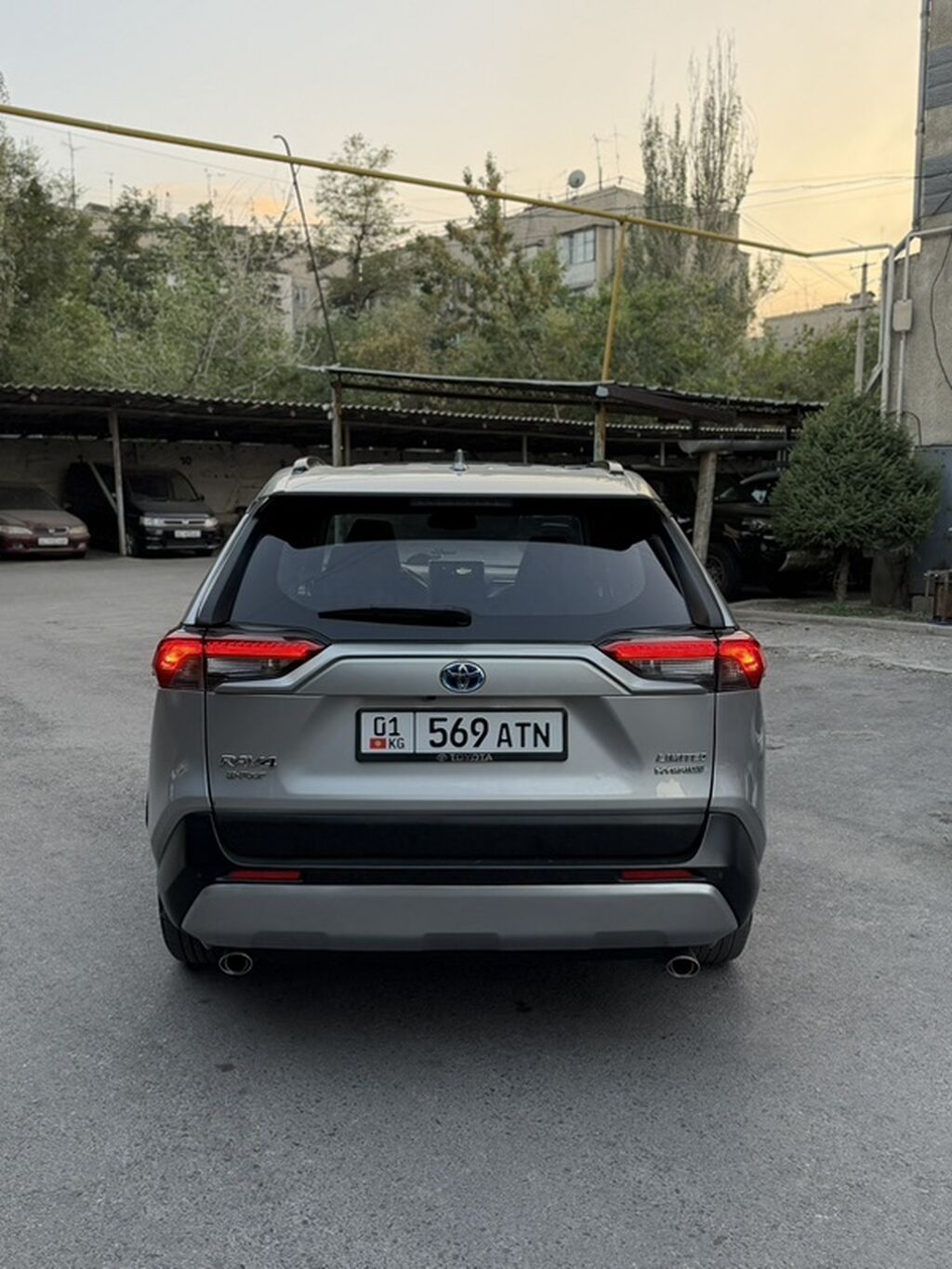Toyota RAV4: 2020 г., 2.5 л, Автомат, Гибрид, Кроссовер: фото 2
