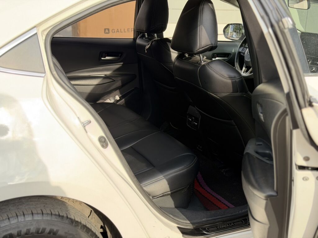 Toyota Corolla: 2021 г., 1.8 л, Гибрид, Седан: фото 6