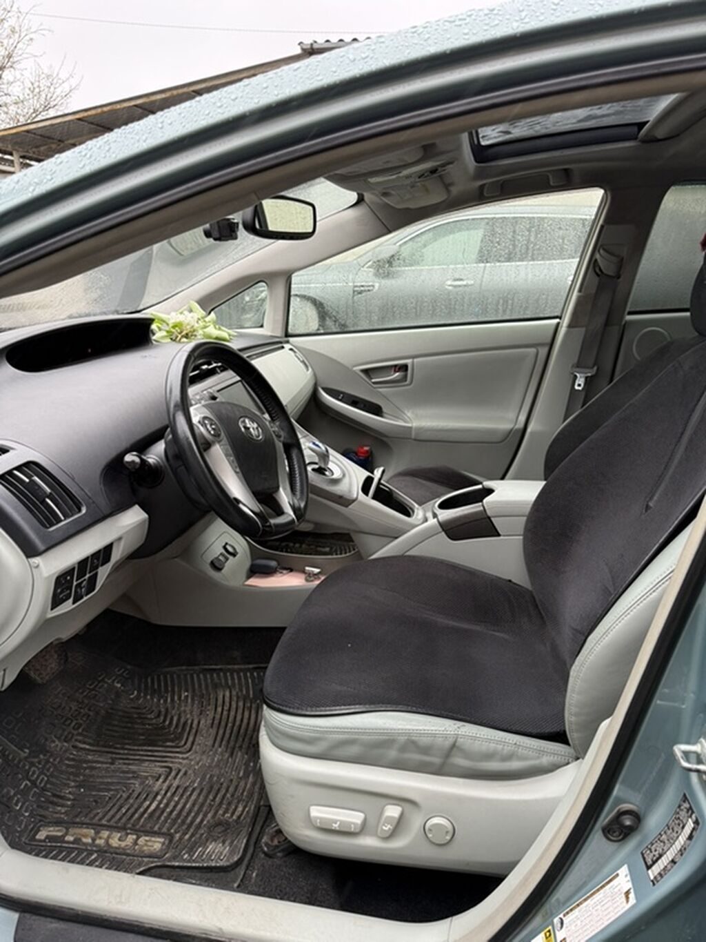 Toyota Prius: 2012 г., 1.8 л, Робот, Гибрид, Хэтчбэк: фото 6