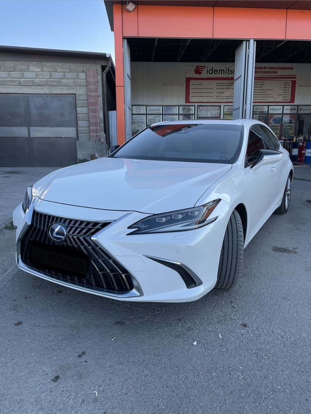 Lexus ES: 2022 г., 2.5 л, Автомат, Гибрид, Седан: фото 6