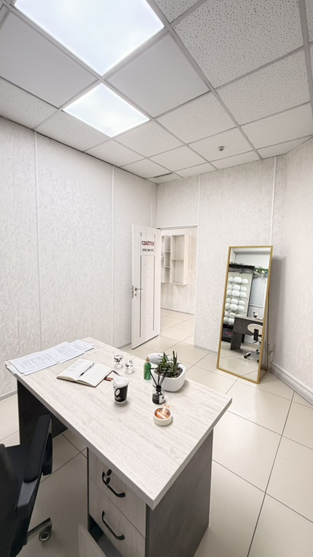 Сдаю Офисный кабинет: 15 м², В бизнес центре, С ремонтом, Первая линия
