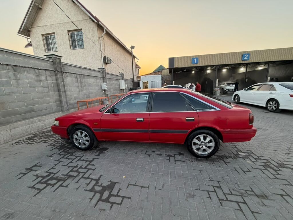 Mazda 626: 1989 г., 2.2 л, Автомат, Бензин, Хэтчбэк: фото 3