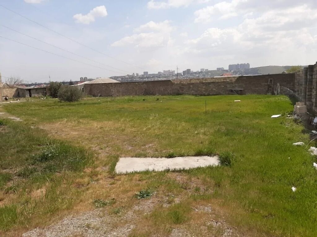 100 kv. m, 3 otaqlı, Kommunal xətlər qoşulmayıb