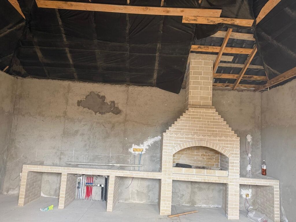 Satılır: həyət evi və əlavə tikili kompleksi - Ümumi sahə: hasarlı