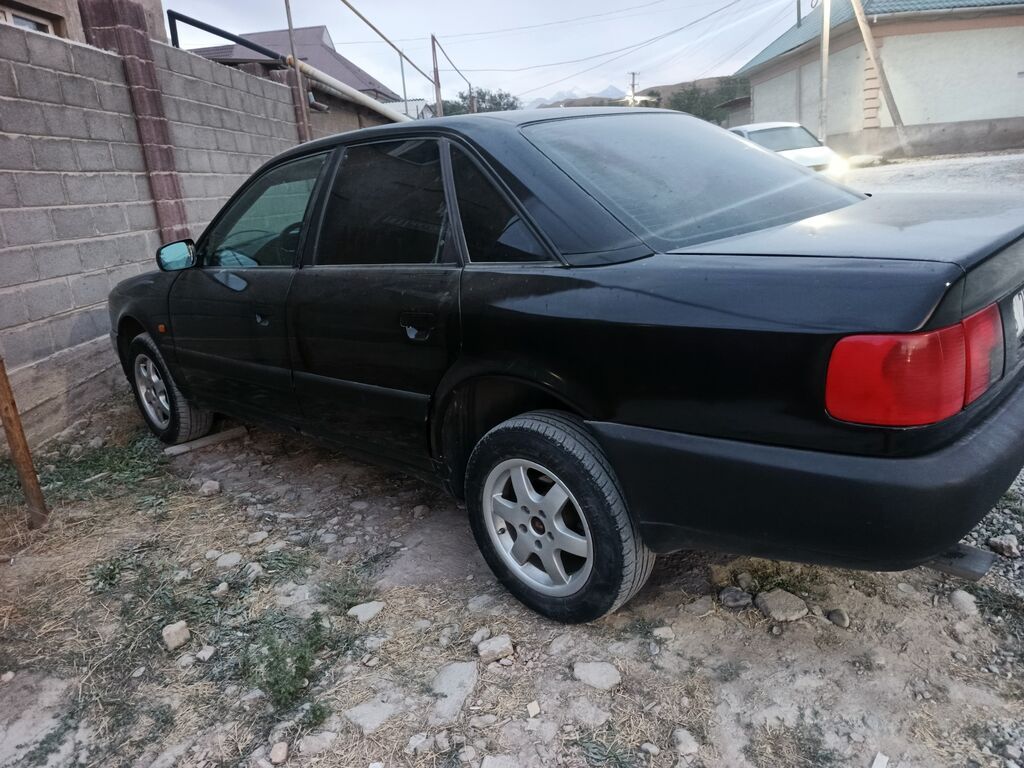 Audi 100: 1994 г., 2 л, Механика, Бензин, Седан: фото 2