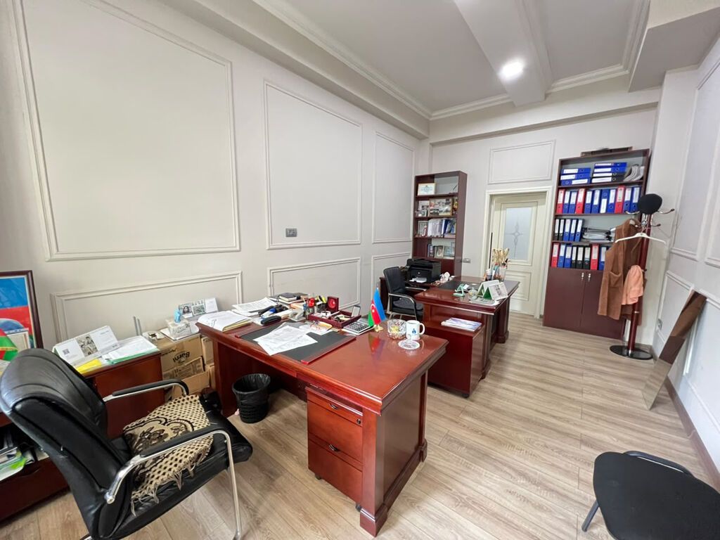 HEYDƏR ƏLİYEV MƏRKƏZİNƏ YAXIN 204 m² OFİS SATILIR - Lokasiya: Heydər