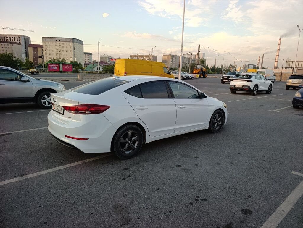 Hyundai Elantra: 2018 г., 1.4 л, Автомат, Бензин, Седан: фото 4