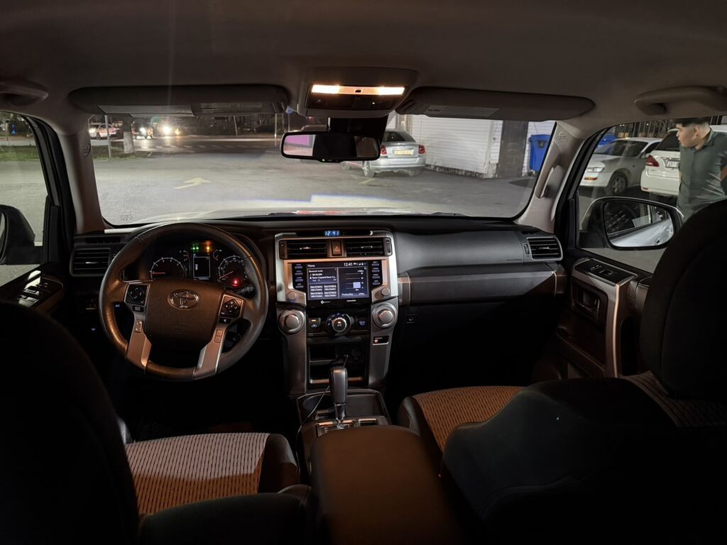 Toyota 4Runner: 2021 г., 4 л, Автомат, Бензин, Внедорожник: фото 6