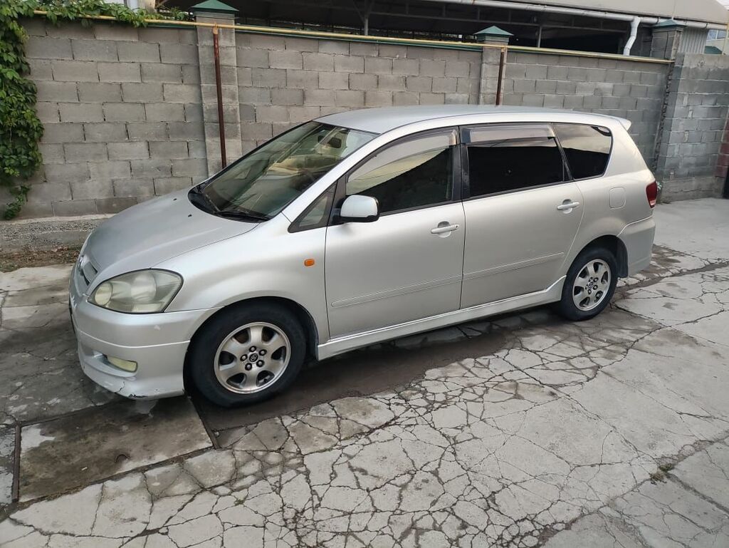 Toyota Ipsum: 2002 г., 2.4 л, Автомат, Газ, Минивэн: фото 3