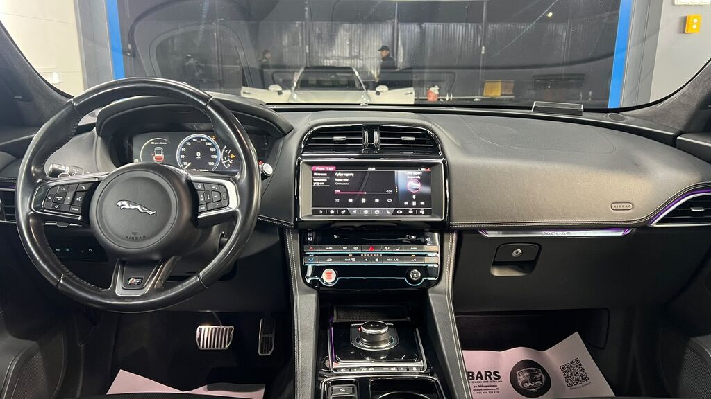 Jaguar F-Pace: 2018 г., 3 л, Автомат, Бензин, Кроссовер: фото 7