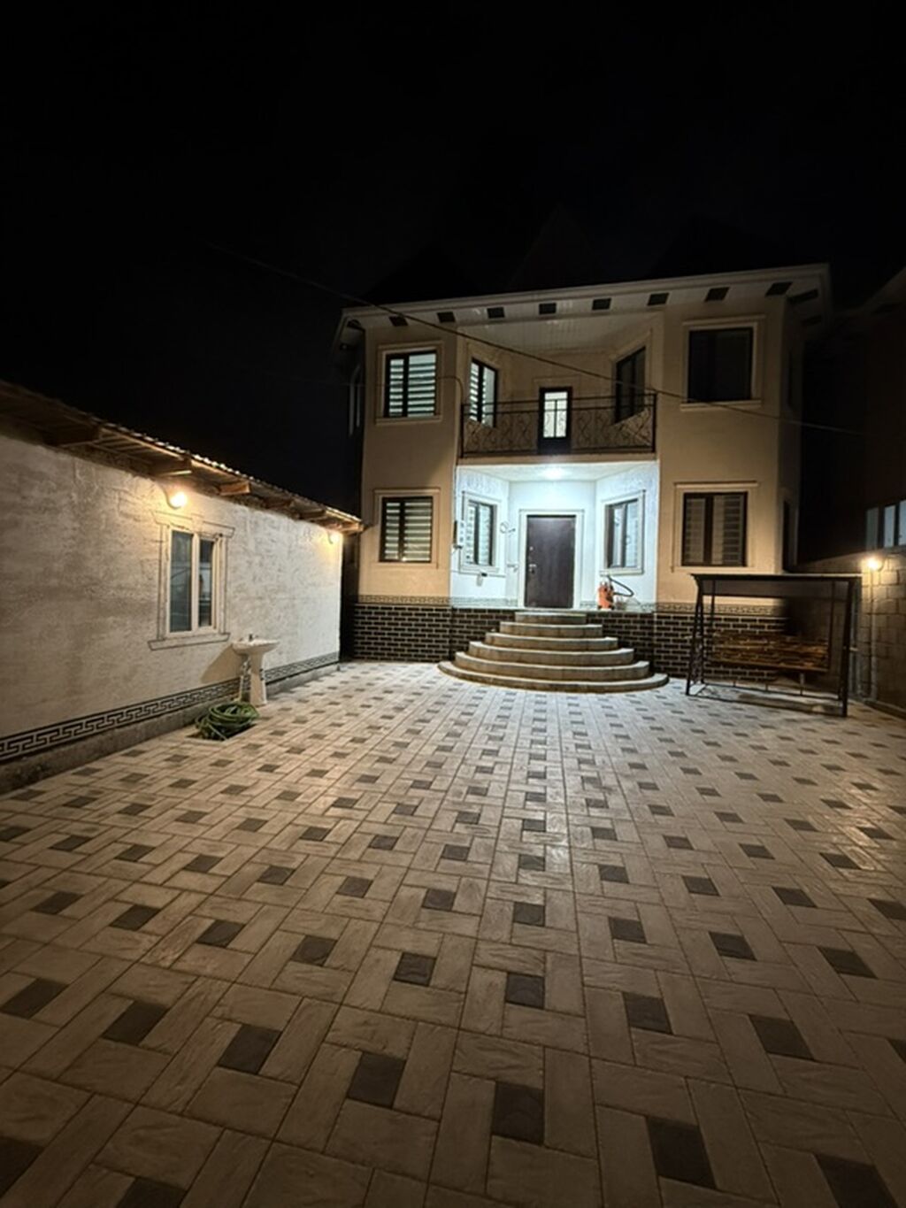 200 м², 5 комнат: фото 2