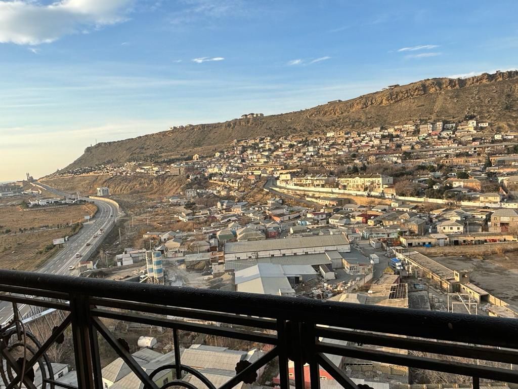 🏙 Şəhərin yaxşı nöqtələrindən birində, gir yaşa tipli mənzil! 📍