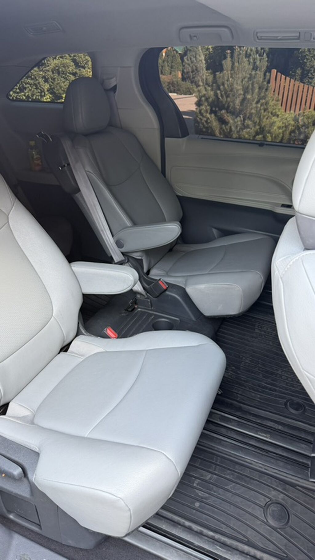 Toyota Sienna: 2023 г., 2.5 л, Автомат, Гибрид, Минивэн: фото 5
