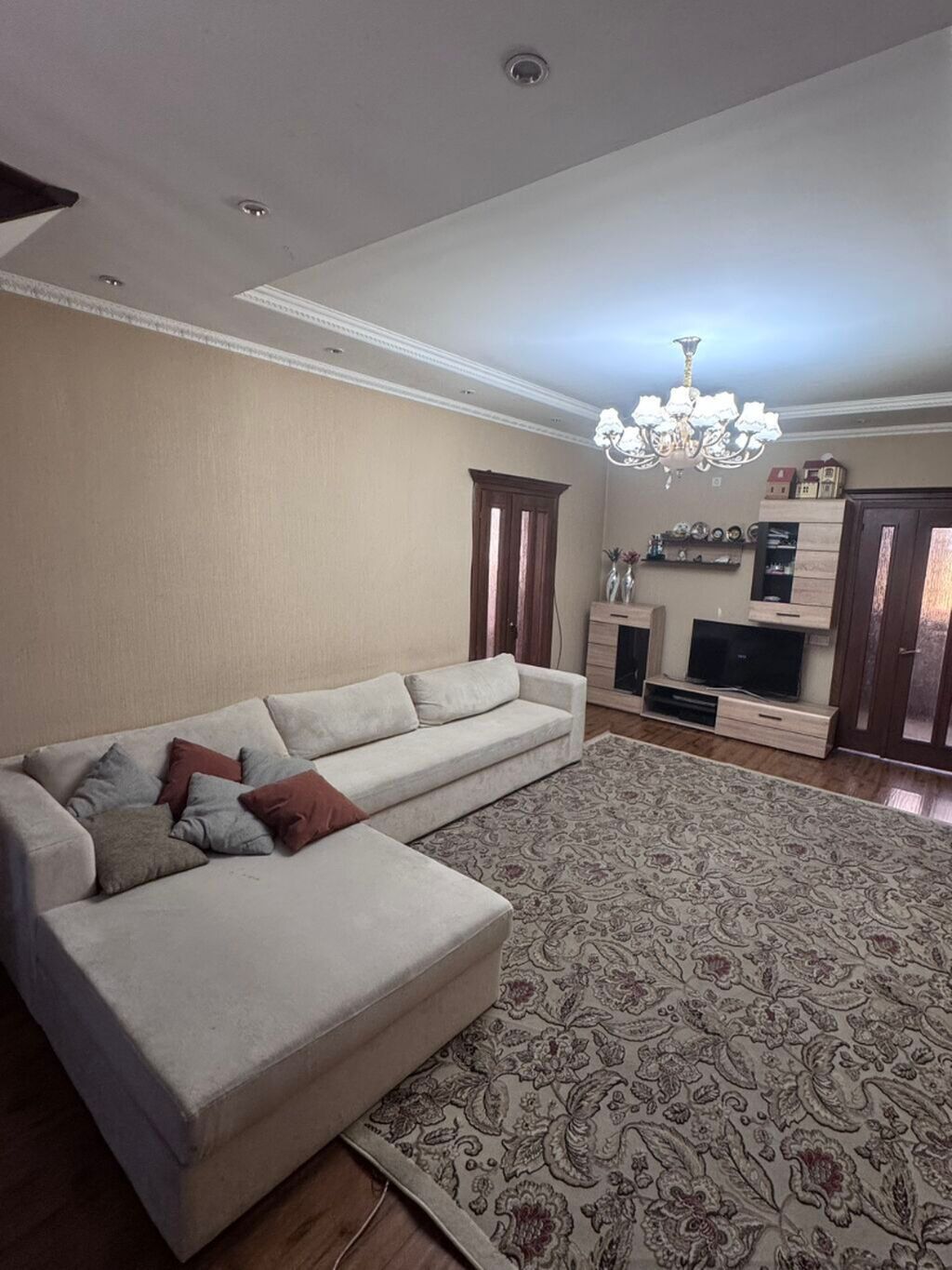 220 м², 6 комнат, Пишпек, Без подселения: фото 3