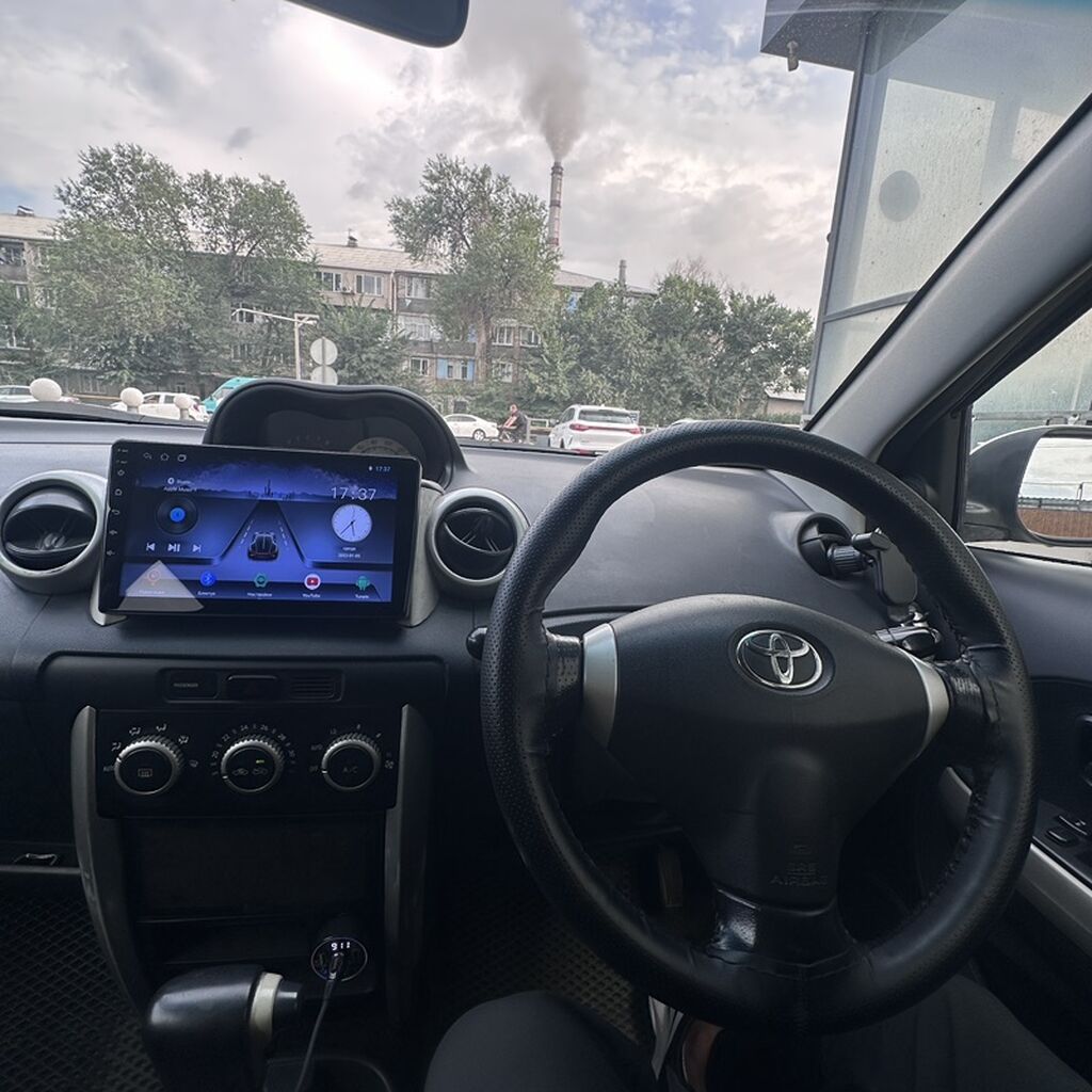 Toyota Ist: 2004 г., Хэтчбэк: фото 7