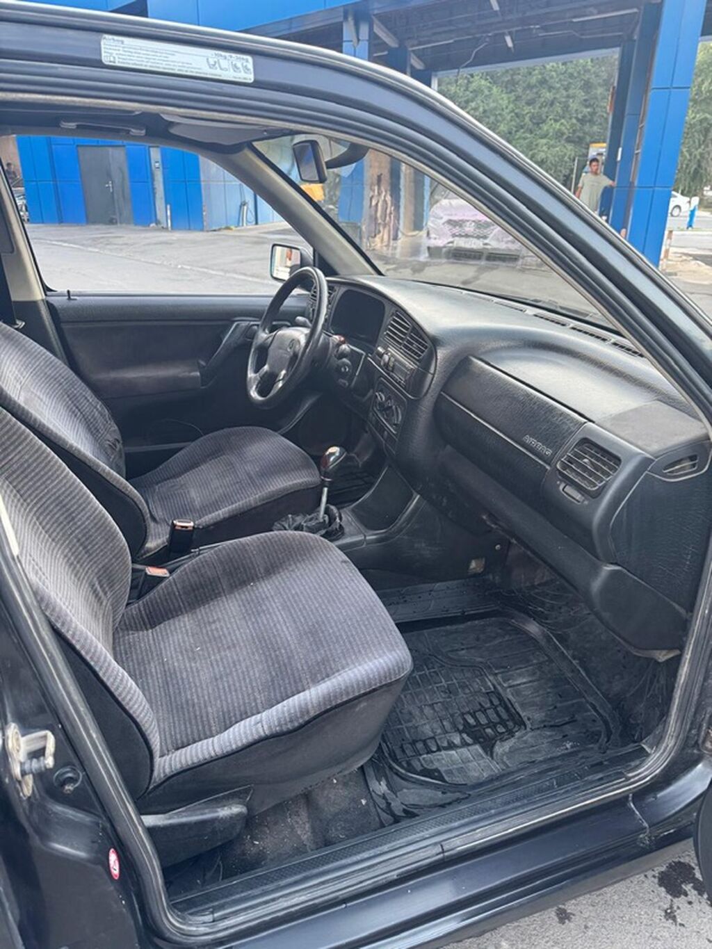 Volkswagen Golf: 1993 г., 1.8 л, Механика, Бензин, Хэтчбэк: фото 4