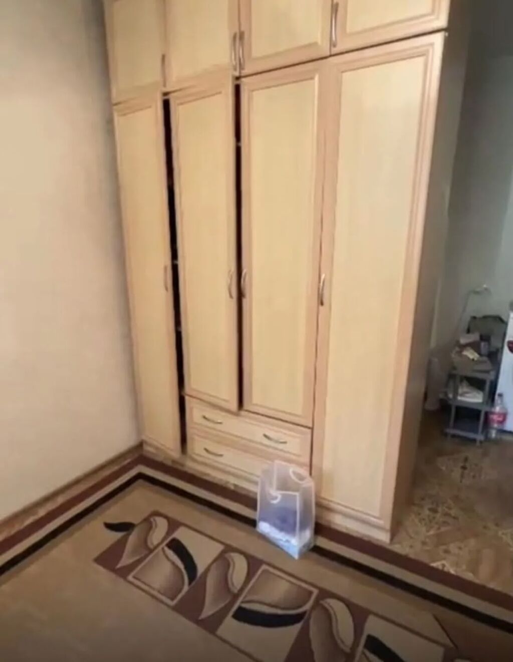 Сдается 1-комната гостиного типа, район БГУ2 этаж из 5 есть шкаф: фото 2
