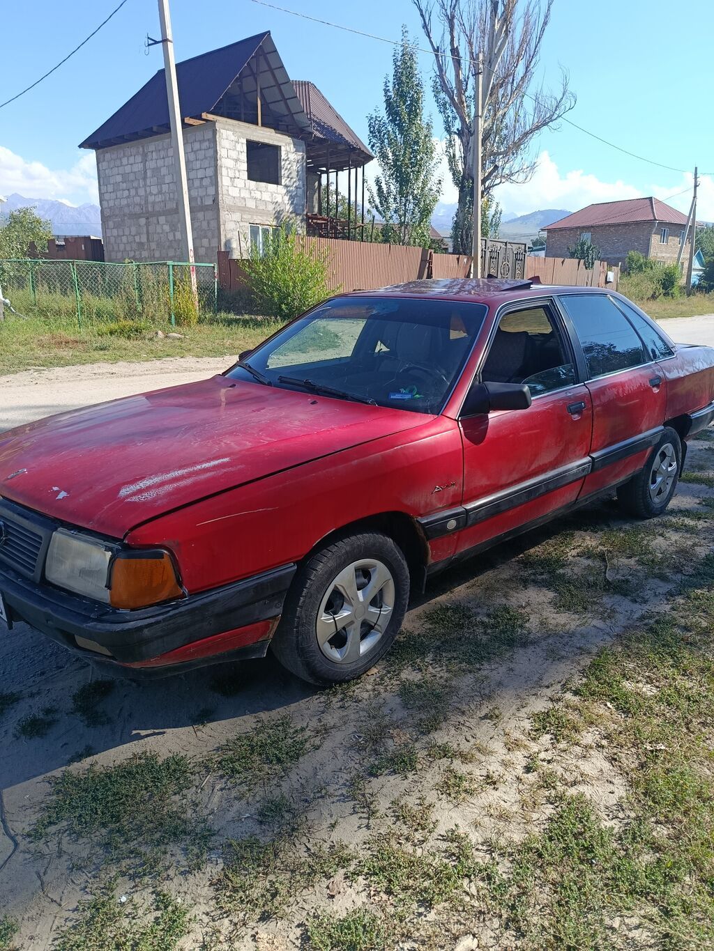 Audi 80: 1989 г., 1.8 л, Механика, Бензин, Седан: фото 2