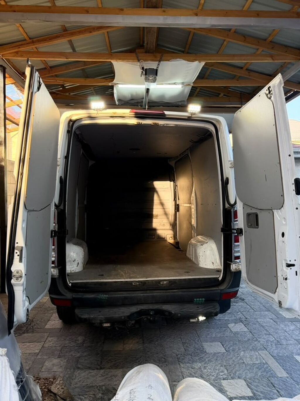 Грузовой фургон Mercedes-Benz Sprinter (короткая база, средняя крыша): фото 6