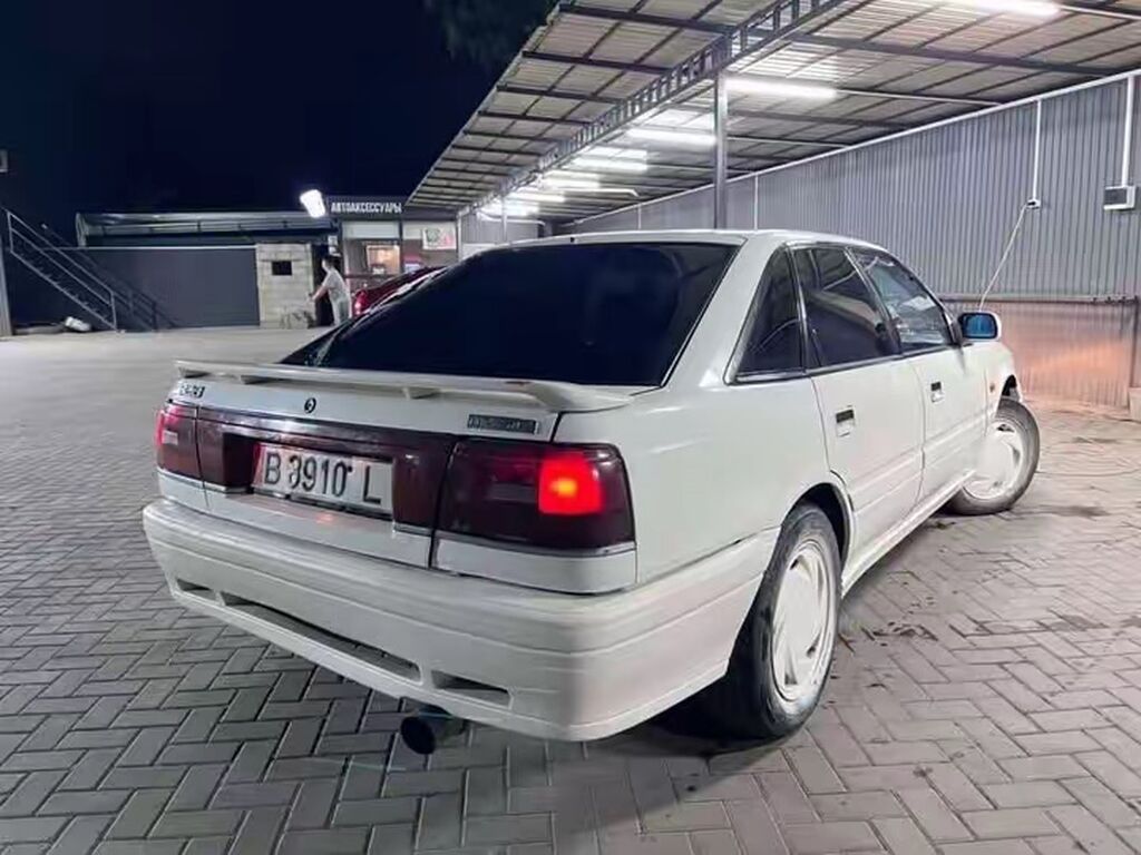 Mazda 626: 1990 г., 2 л, Механика, Бензин, Седан: фото 4