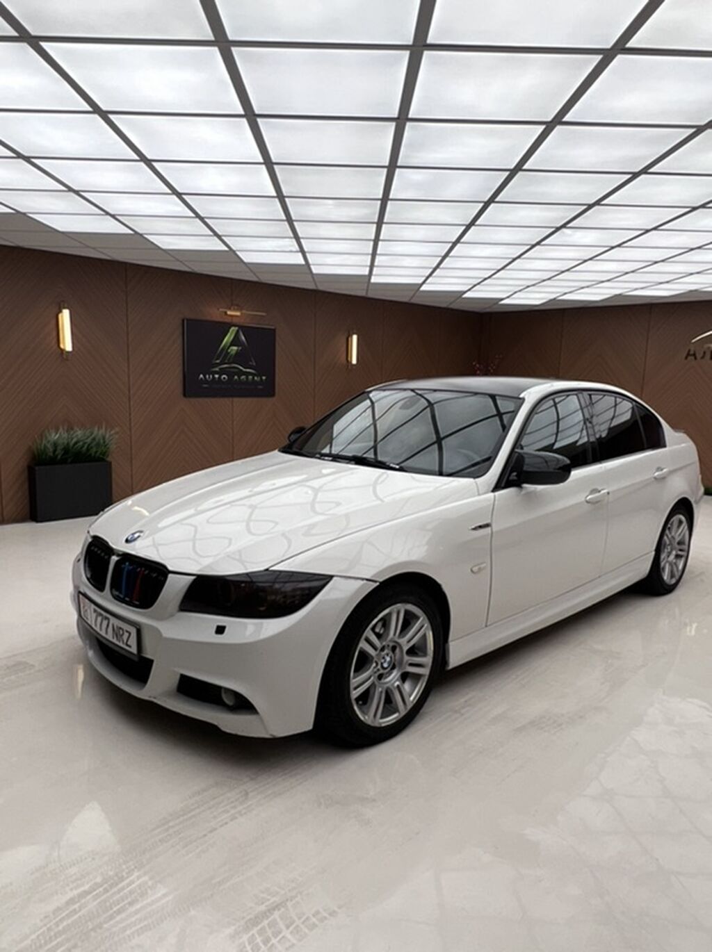 BMW 3 series: 2010 г., 2.5 л, Автомат, Бензин, Седан: фото 2